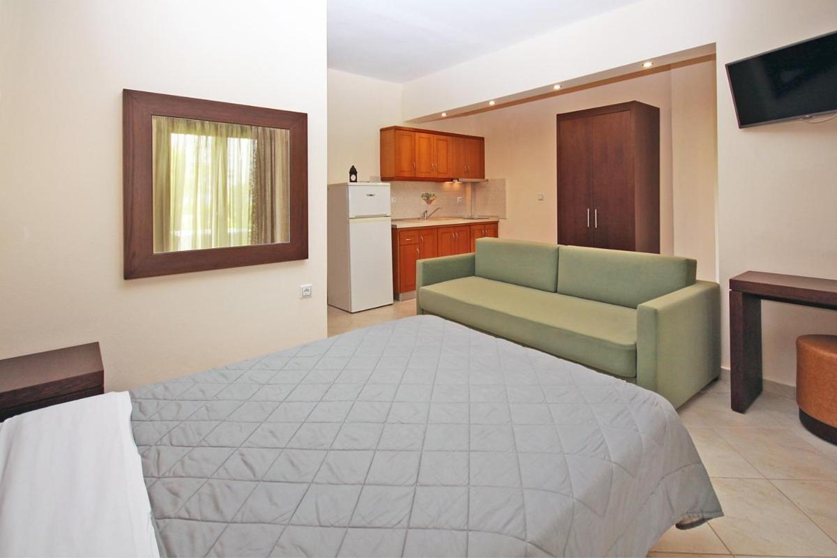 Stamos Apartments And Studios Vourvourou Habitación foto